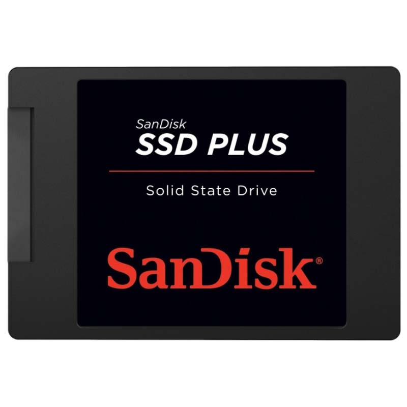 Фото-1 SSD SanDisk Plus SDSSDA-250G-G28, фронтальный вид 2.5 SATA 250 GB на светлом фоне; показан чёрный корпус с большой белой этикеткой SanDisk Plus, красным акцентом и прямоугольной формой 2.5-дюймового накопителя. Полезно для страницы, потому что показывает внешний вид корпуса и читаемую маркировку модели.