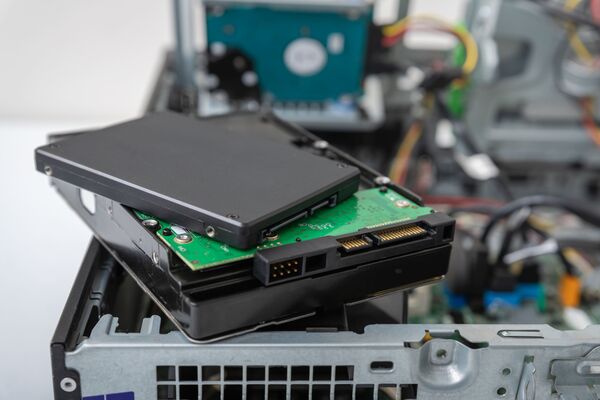 SSD доминируют, но HDD еще не сдаются: обзор трендов рынка накопителей