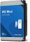 Фото-2 Жесткий диск WD Blue WD120EAGZ 12 ТБ, вид спереди под углом справа; показаны синяя лицевая панель, боковая грань и монтажные отверстия корпуса 3.5 дюйма. Синий, серебристый и черный цвет. Изображение для страницы товара, чтобы показать толщину корпуса и фронтальную маркировку.
