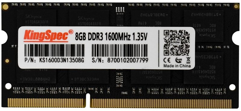 Фото-1 Модуль памяти KingSpec 8 ГБ SO-DIMM DDR3L 1600, фронтальный вид ноутбучного модуля на чёрной плате; широкая белая наклейка KingSpec, компактный форм-фактор SO-DIMM и короткая контактная гребёнка, фото показывает тип модуля для ноутбуков и маркировку.