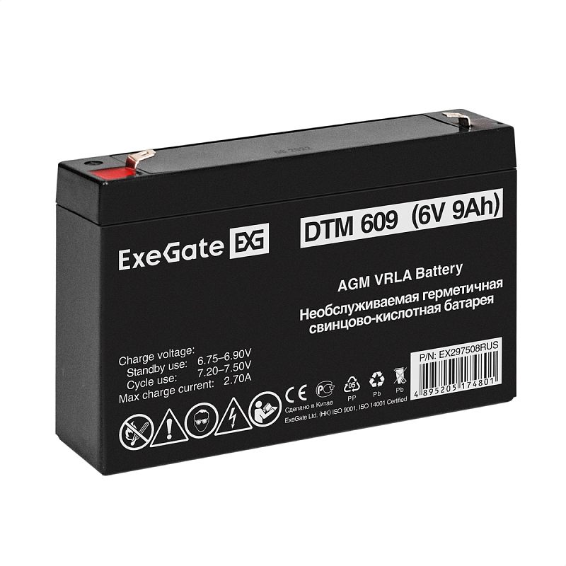 Фото-1 Батарея для ИБП ExeGate DTM 609 EX297508RUS, вид спереди под углом; на фото чёрный AGM VRLA аккумулятор в удлинённом корпусе, сверху видны две плоские клеммы с красной и чёрной меткой, на лицевой стороне указана маркировка DTM 609 6V 9Ah; изображение на светлом фоне показывает форм-фактор и контактные выводы для страницы аккумулятора ИБП.