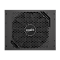Фото-5 Блок питания для ПК GIGABYTE GP-UD1600PM PG5, вид сверху; показана крупная шестиугольная решётка вентилятора с центральным логотипом GIGABYTE и крепёжными винтами по краям; изображение на чёрном фоне для карточки товара, помогает рассмотреть верхнюю панель и систему охлаждения.