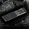 Фото-5 SSD Digma Mega S3 512GB, демонстрация лицевой стороны: модуль M.2 на тёмном фоне с зелёными линиями, видны наклейка, микросхемы и подписи TBW 240 ТБ и NVMe; фото важно для страницы товара, так как показывает накопитель рядом с видимым ресурсом.
