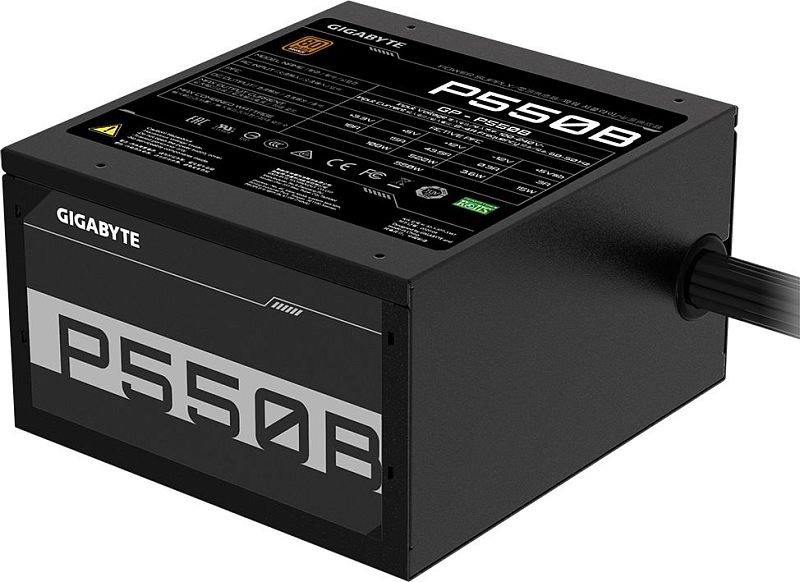 Фото-1 Блок питания Gigabyte GP-P550B, вид сверху и сбоку; на фото чёрный корпус с боковой надписью P550B, выходящим кабельным жгутом и верхней наклейкой с характеристиками и значком 80 Plus Bronze; изображение показывает маркировку модели и базовую конструкцию на странице товара 550 Вт.