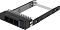 Фото-3 Сервер iRU G2212P 12x3.5 Rack 2U, крупный план салазок для диска; видна чёрная корзина с перфорированной лицевой частью, боковыми направляющими, металлической защёлкой и синей вертикальной меткой на передней панели; фото показывает конструкцию съёмного лотка накопителя для раздела о совместимых дисковых отсеках сервера.