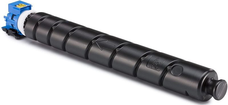 Фото-1 Картридж Kyocera TK-8525C 1T02RMCNL1, голубой лазерный, вид сбоку на корпус картриджа. На фото видны чёрный цилиндрический корпус, голубой торцевой узел, белое зубчатое кольцо и стрелка направления на корпусе. Изображение важно для показа конструкции расходного материала без упаковки.