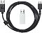 Фото-6 Гарнитура Logitech G435 981-001077, кабель USB‑A — USB Type‑C и USB‑адаптер крупным планом. На фото видны чёрный кабель, белый USB‑приёмник и разъём USB Type‑C. Изображение важно для страницы товара, потому что показывает аксессуары для зарядки и подключения.