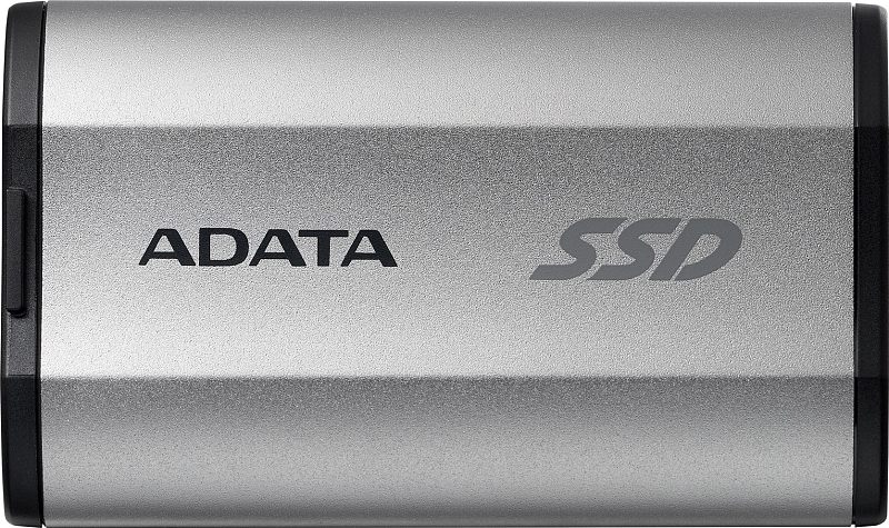 Фото-1 Внешний SSD ADATA SD810 1 ТБ, вид сверху: серый металлический корпус с надписями ADATA и SSD, чёрные торцевые вставки, боковая резиновая крышка на белом фоне; важно для визуальной идентификации модели.