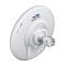 Фото-4 Точка доступа Ubiquiti NanoBeam 5AC Gen2, задняя сторона под углом: белый корпус с кронштейном и шарниром, виден зубчатый фиксатор поворота и крышка нижнего отсека. Фото показывает монтажные элементы для точной настройки направления антенны.