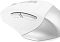 Фото-10 Беспроводная мышь A4Tech Fstyler FB35C Icy White, правый бок крупным планом; на фото видна серебристая задняя часть корпуса и две боковые кнопки с противоположной стороны ракурса; изображение показывает форму корпуса и выступ кнопок для страницы товара.