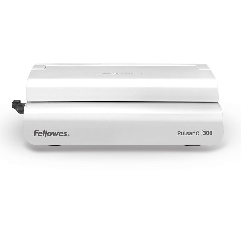 Фото-1 Переплётчик Fellowes Pulsar E 300, вид сбоку в закрытом положении: белый корпус, логотип Fellowes слева и маркировка Pulsar E 300 справа; показывает форму крышки и внешний вид.