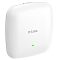 Фото-1 Точка доступа D-Link DAP-X3060, вид спереди под углом; белый квадратный корпус со скруглёнными углами, логотип D-Link по центру и зелёный световой индикатор снизу; фото устройства для страницы точки доступа и оценки лицевой панели.