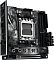 Фото-3 Материнская плата ASUS ROG STRIX X870-I GAMING WIFI mini-ITX AM5, вид спереди с установленной вертикальной платой-адаптером справа. Видны сокет AM5, два DIMM-слота, кожух I/O и дополнительная плата с разъёмами, цвет чёрный/графитовый. Для карточки товара это фото показывает конфигурацию платы с подключённым модулем расширения.