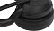 Фото-10 Наушники Jabra Evolve2 55 Link380c MS Stand, крупный план чашки с кнопкой; на нижнем торце чашки рядом с амбушюрой расположена овальная кнопка, видны крепление дужки и микрофонная штанга, цвет чёрный; фото помогает рассмотреть один из элементов управления гарнитурой.