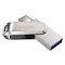 Фото-2 USB-накопитель SanDisk Ultra Dual Drive Luxe USB 3.1 128GB SDDDC4-G46, вид под углом с открытым разъёмом USB Type-A. Видны поворотная металлическая скоба, кольцо для шнурка и синяя вставка внутри USB-A. Важно для страницы товара, потому что фото показывает второй интерфейс подключения и механизм поворота.