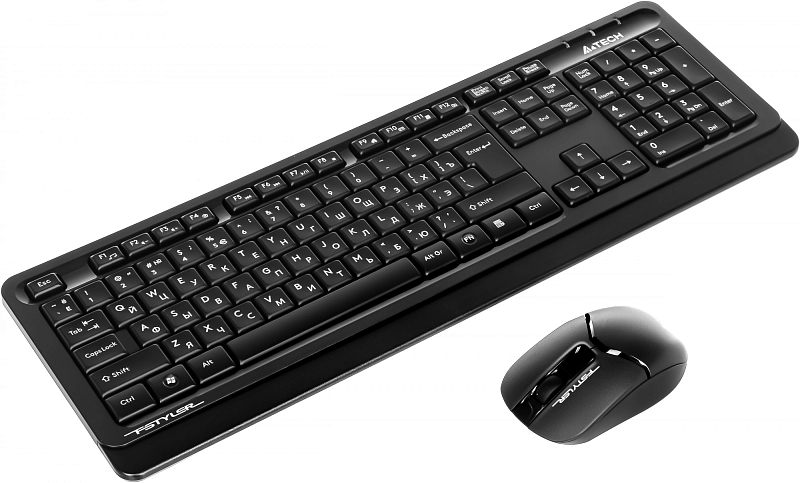 Фото-1 Комплект клавиатура и мышь A4Tech FG1012 Black, общий вид на белом фоне под углом: чёрная клавиатура с русской раскладкой и цифровым блоком, рядом чёрная мышь; показывает состав набора и внешний вид.