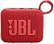 Фото-1 Портативная акустика JBL Go 4, вид спереди: красный компактный корпус с тканевой оплёткой, крупным логотипом JBL на фронтальной решётке, верхними кнопками и петлёй для переноски справа.