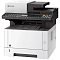 Фото-2 МФУ Kyocera ECOSYS M2135dn, вид спереди под углом; виден выходной лоток в центре и боковые вентиляционные прорези, панель управления с цифровой клавиатурой; на белом фоне для страницы товара, чтобы показать габаритную форму и расположение лотков.