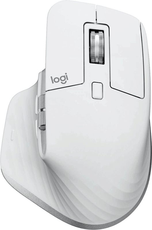 Фото-1 Беспроводная мышь Logitech MX Master 3S, вид спереди сверху на белом фоне; светло-серый корпус с выраженной опорой под большой палец, металлическое колесо прокрутки и отдельная кнопка за колесом; изображение для страницы товара, чтобы показать общий дизайн и верхние органы управления модели.
