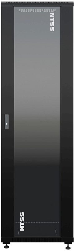 Фото-1 Напольный шкаф NTSS Premium 42U, чёрный, фронтальный вид. На фото стеклянная передняя дверь во всю высоту, вертикальная ручка слева и маркировка NTSS на стекле. Изображение показывает внешний вид фасада и важно для идентификации модели на странице товара.