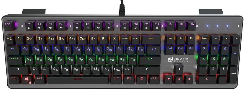 Фото-1 Механическая клавиатура Oklick 970G Dark Knight, вид сверху. Полноразмерная проводная модель с цифровым блоком, чёрные клавиши, серебристая верхняя панель и многоцветная подсветка, справа видны световые индикаторы. Изображение показывает раскладку и внешний вид для страницы товара.