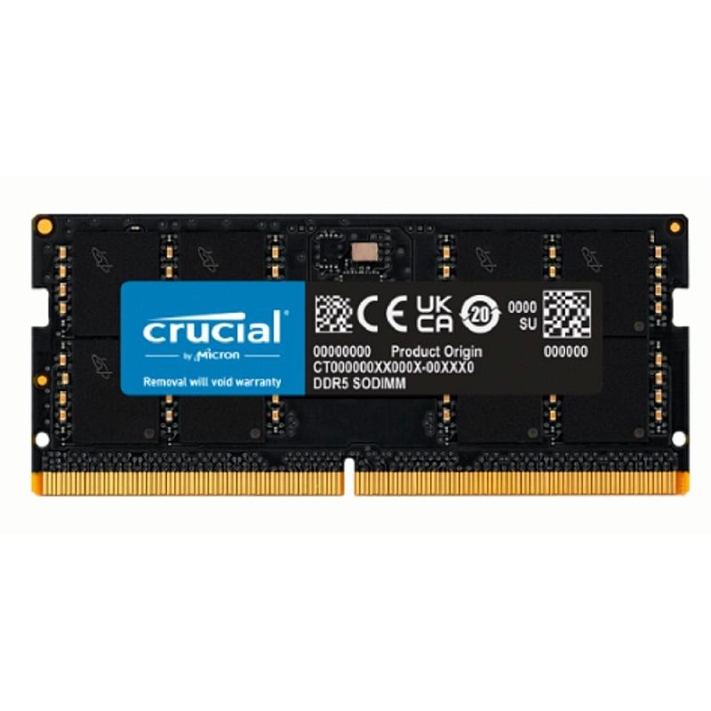 Фото-1 Модуль памяти Crucial by Micron CT32G56C46S5, вид спереди на белом фоне. Чёрная плата SO-DIMM, синяя наклейка Crucial по центру, микросхемы по обе стороны и золотистые контакты снизу. Для страницы памяти это важно, потому что видно лицевую сторону и ноутбучный форм-фактор.