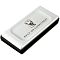 Фото-1 Внешний SSD Kingston XS2000 2 ТБ &mdash; диагональный вид верхней серебристой панели с логотипом Kingston и надписью &ldquo;BUILT ON COMMITMENT&rdquo;, чёрное основание на белом фоне; показывает оформление крышки и материалы корпуса.