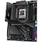 Фото-3 Материнская плата Gigabyte X870E AORUS Elite X3D, вид под углом на верхнюю часть: показаны кожух задней панели, сокет процессора, четыре слота памяти, индикатор POST и радиатор M.2; фото помогает рассмотреть конструкцию зоны процессора и памяти.