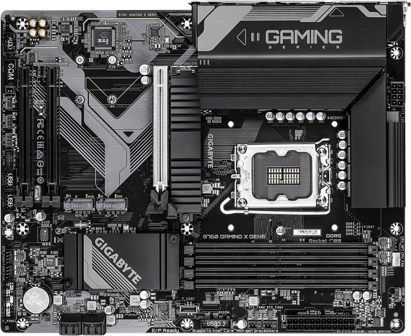 Фото-1 Материнская плата Gigabyte B760 GAMING X GEN5, вид сверху: чёрно‑серая ATX плата с крупным кожухом «GAMING SERIES», сокет LGA1700, 4 слота DDR5, радиаторы M.2 и чипсета; важно для страницы — показывает компоновку слотов и разъёмов.