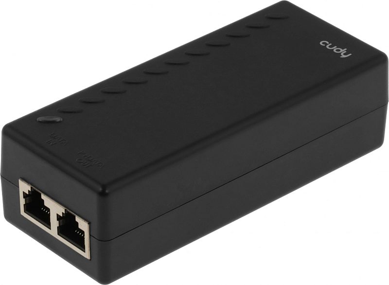 Фото-1 PoE-инжектор Cudy POE200, вид под углом: на торце два порта RJ45; чёрный пластиковый корпус с логотипом cudy и рельефными выступами сверху; на белом фоне; показывает внешний вид и место подключения Ethernet-кабеля.