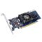 Фото-3 Видеокарта ASUS GeForce GT 1030, вид сверху под углом на плату без кожуха; видны синяя PCB, чёрный вентилятор, открытые элементы питания и серебристая низкопрофильная планка. Фото помогает оценить конструкцию охлаждения и формат карты на странице товара.
