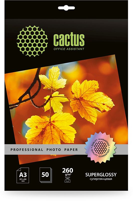 Фото-1 Фотобумага Cactus Professional CS‑HGA326050, лицевая сторона упаковки; фронтальный вид чёрного дизайна с зелёным логотипом Cactus и фото жёлтых листьев, снизу подпись SUPERGLOSSY и ряд пиктограмм параметров. Контекст: основной визуал товара, помогает распознать профессиональную линейку и тип поверхности по маркировке.