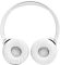 Фото-9 Гарнитура JBL Tune 520BT White, вид сверху на сложенные чашки снаружи; показаны круглая форма внешних крышек с логотипом JBL, дуга оголовья и шарнирные соединения; изображение помогает странице товара показать внешний вид модели в сложенном положении.