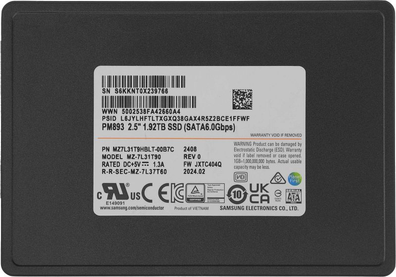 Фото-1 Disk ssd samsung pm893 2 5 1 92 tb sata, общий вид; кабель с разъёмами на концах показан для страницы аксессуара подключения. Описание фиксирует видимые элементы, чтобы изображение соответствовало теме страницы товара.