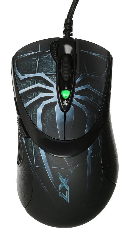 Фото-1 Мышь A4Tech Oscar Editor XL-747H Blue Spider, вид сверху; чёрный корпус с синим рисунком на верхней панели, кабелем в тканевой оплётке, колёсиком прокрутки и центральной кнопкой под ним; изображение важно для страницы товара для показа основного внешнего вида мыши.