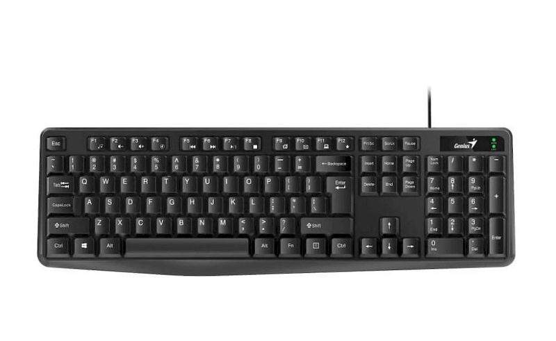 Фото-1 Мембранная клавиатура Genius Smart KB-117, вид сверху; полноразмерная раскладка с цифровым блоком, проводной кабель, блок индикации справа вверху и чёрный корпус с закруглёнными углами; фото показывает общий внешний вид и расположение клавиш на странице товара.