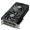 Фото-5 Видеокарта Gigabyte GeForce RTX 5060 Ti EAGLE OC, вид сверху спереди под углом; видны два вентилятора, PCIe-разъём и интерфейсная планка, на планке различимы три DisplayPort и один HDMI; фото важно для страницы, чтобы показать компоновку переднего торца и набор видеовыходов.
