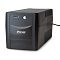 Фото-2 ИБП Powerman Back Pro 1050, вид спереди под углом слева. Видны лицевая панель с кнопкой и индикаторами, боковые вентиляционные прорези и выходящий сзади кабель питания. Фото помогает оценить форму корпуса и глубину устройства.
