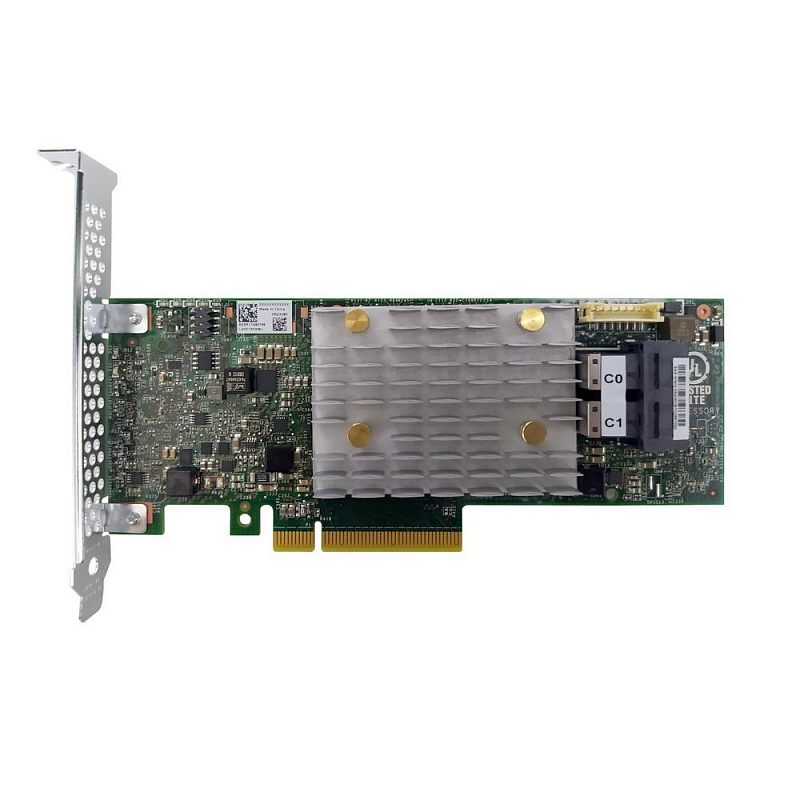 Фото-1 RAID-контроллер Lenovo ThinkSystem RAID 9350-8i, вид сверху: зелёная плата PCIe с крупным серым радиатором и двумя внутренними разъёмами SAS с маркировкой C0/C1, видна металлическая планка; помогает проверить тип внутренних портов и компоновку на плате.