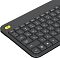 Фото-3 Клавиатура Logitech K400 Plus, крупный план левого переднего угла; видны чёрные клавиши, жёлтая кнопка в верхнем левом углу и скруглённый край корпуса; помогает на странице товара рассмотреть элементы управления и форму корпуса.