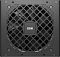 Фото-5 Блок питания PCCooler KN850 850 Вт, вид сверху: крупная решётка с ромбовидными ячейками закрывает вентилятор, по центру квадратная вставка с логотипом, по углам винты крепления; фото на белом фоне для страницы товара и оценки верхней панели охлаждения.