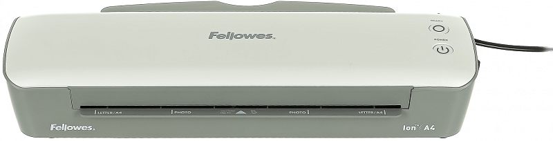 Фото-1 Ламинатор Fellowes Ion A4 (FS-45600), фронтальный вид; белая верхняя крышка и серое основание, на правом торце кнопки Power и Ready, на кромке слота разметка Letter/A4 и Photo; фото показывает расположение кнопок и направляющих форматов для ламинирования A4.