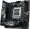 Фото-2 Материнская плата ASUS ROG STRIX X870-I GAMING WIFI mini-ITX AM5, вид спереди под углом. На фото видны кожух интерфейсной панели, радиатор над PCIe и печатная маркировка серии STRIX, цвет чёрный/графитовый. Фото важно для страницы товара, потому что показывает профиль радиаторов и высоту элементов вокруг сокета.