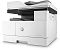 Фото-4 МФУ HP LaserJet MFP M443nda, вид сбоку под углом; белый корпус, чёрный верхний блок сканера, боковые вентиляционные прорези и выходной тракт, маркировка модели на передней панели; на белом фоне для страницы товара, чтобы показать профиль корпуса и вентиляцию.