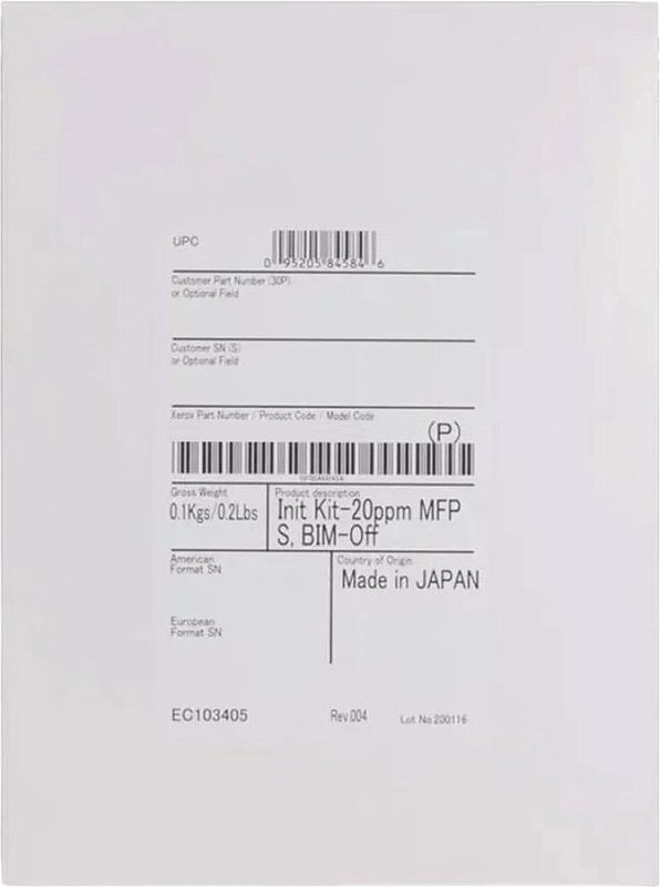 Фото-1 Комплект инициализации Xerox VersaLink C7120 097S05201 — этикетка на упаковке, вид спереди; белый лист со штрихкодами и текстом Init Kit-20ppm MFP, указание Made in JAPAN; на светлом фоне; помогает сверить маркировку комплекта с товаром.