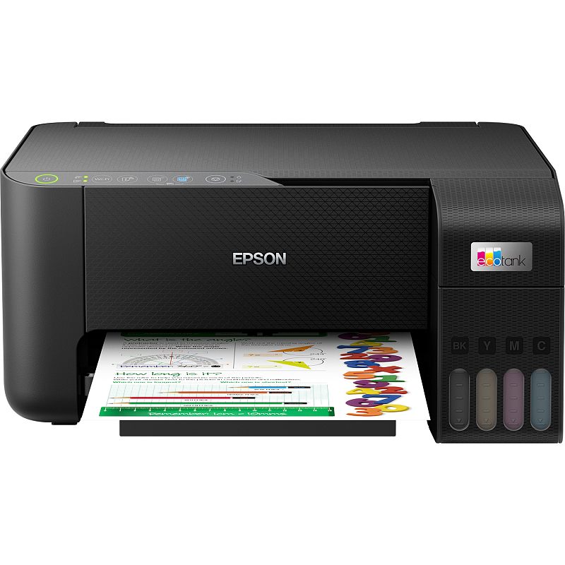 Фото-1 Струйное МФУ Epson L3250, вид спереди; чёрный корпус с текстурированной передней панелью, справа блок чернильных ёмкостей с окнами BK/Y/M/C, из лотка выходит цветная распечатка; на белом фоне, показывает внешний вид и систему подачи чернил.