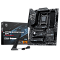 Фото-1 Материнская плата MSI X870E GAMING PLUS WIFI &mdash; комплект на фото: плата рядом с коробкой с обозначением модели, антенна Wi‑Fi и кабель; показывает поставку для сборки и беспроводного подключения.