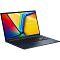 Фото-2 Ноутбук ASUS Vivobook 15 X1504VA-BQ322, вид спереди слева под углом; видны экран, клавиатура с цифровым блоком и большой тачпад, синий корпус, фото помогает оценить форму корпуса и рабочую поверхность
