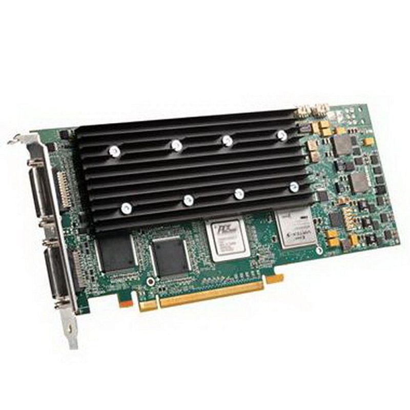 Фото-1 Карта видеозахвата Matrox Mura MPX42HF, вид спереди под углом; зелёная плата с длинным чёрным ребристым радиатором и двумя разъёмами на планке, что показывает пассивное охлаждение и интерфейсную часть для страницы товара.
