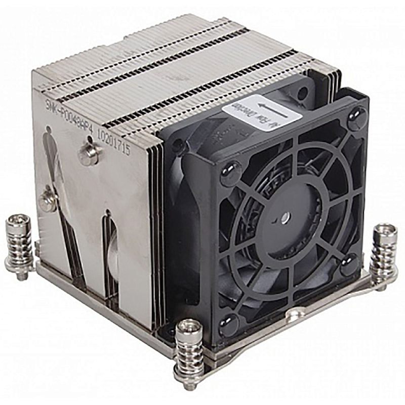 Фото-1 Система охлаждения Supermicro Heatsink 2U LGA2011/LGA2011-v3 SNK-P0048AP4, вид под углом спереди; алюминиевый радиатор с плотными рёбрами, чёрный вентилятор в кожухе и четыре подпружиненных винта крепления; фото для страницы товара показывает конструкцию кулера для серверной платформы и способ монтажа.